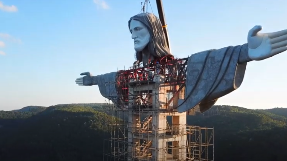 Ново чудо в света! Още по-висока статуя на Христос | StandartNews.com