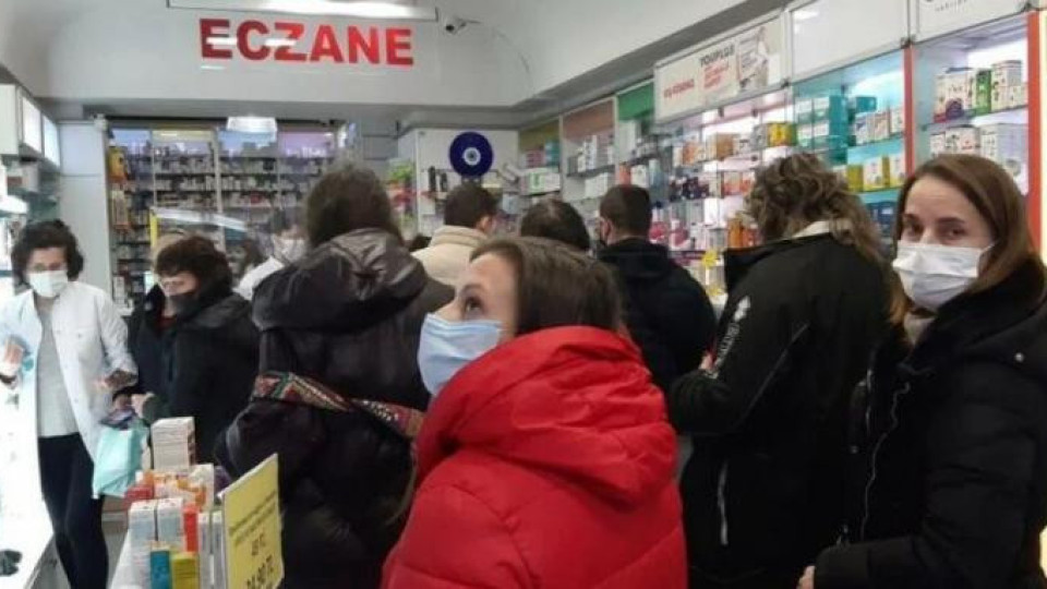 Българи на опашки пред аптеките в Турция, купуват лекарства | StandartNews.com