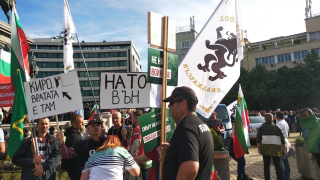 Домино от протести. Възраждане и ВМРО се вдигнаха