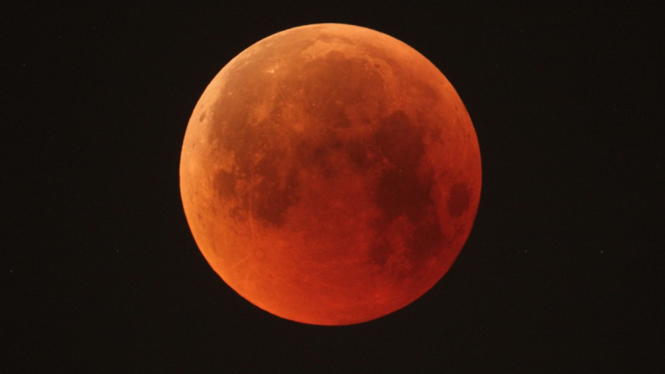 Луната става кървава. Какво е поверието? | StandartNews.com