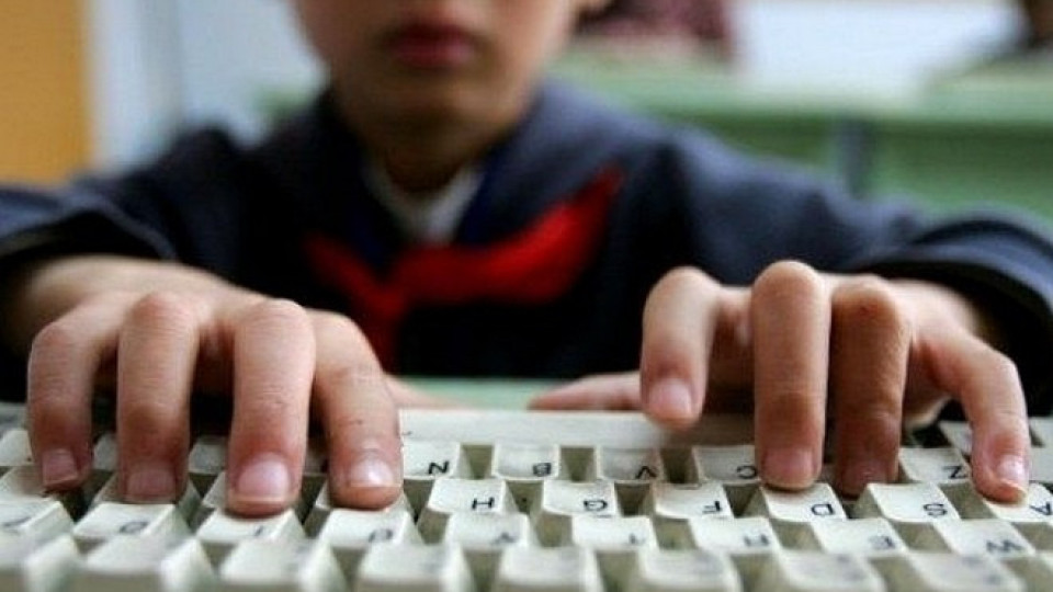 Говорете с детето си за рисковете в интернет | StandartNews.com