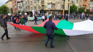 Първи блокади в София, започна стачката на градския транспорт