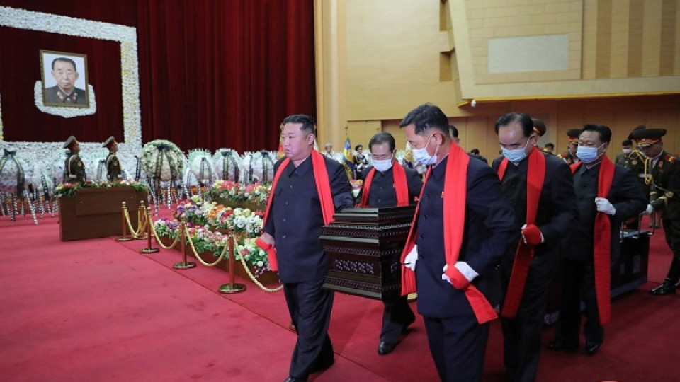 Ким Чен Ун носи ковчег. Защо? | StandartNews.com