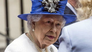 Смъртта на кралицата удари и английския футбол, какво следва