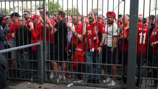 Хаос и сълзотворен газ: Френските власти обвиниха червените фенове