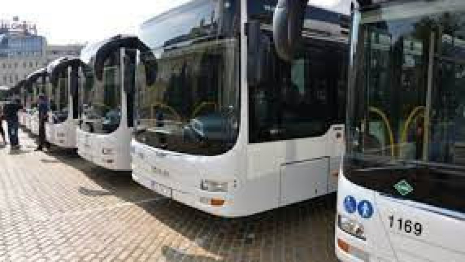 Защо останаха празни автобусите за украински бежанци | StandartNews.com
