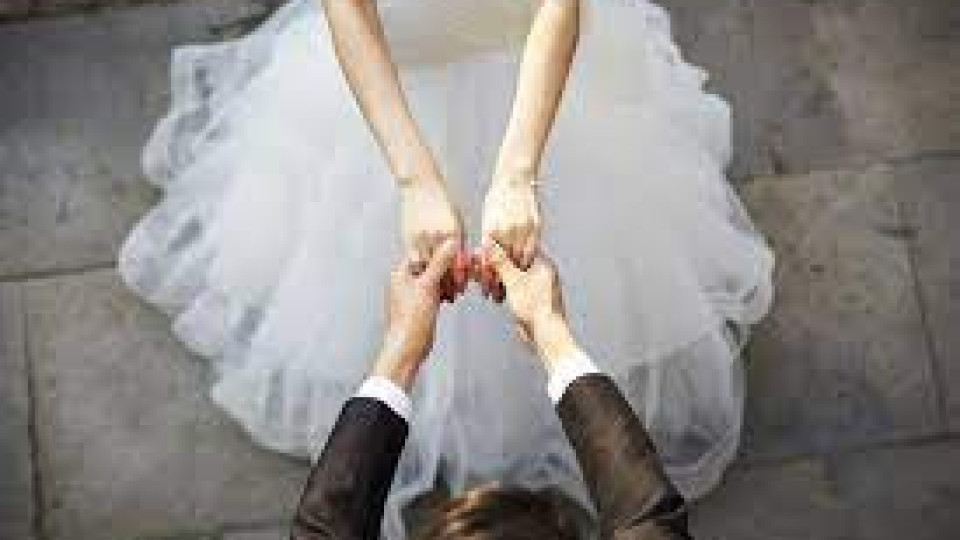 Тайна сватба в Нова тв. Любим водещ показа брачна халка | StandartNews.com