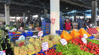 От гащите до елека: Ето кои са новите хитове на пазара в Одрин