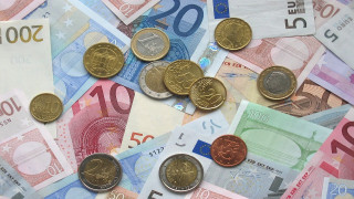 Брюксел ни поряза за Еврозоната заради законови проблеми