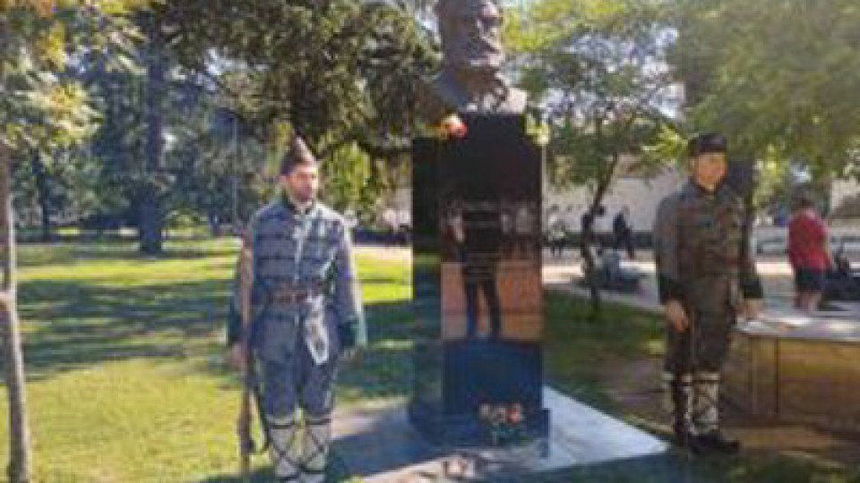 Казанлък отдава почит пред гибелта на Христо Ботев и загиналите за свободата на България | StandartNews.com