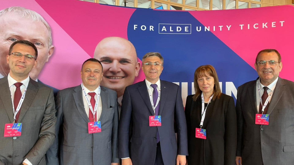 Карадайъ и делегация на ДПС на ключов конгрес на АЛДЕ | StandartNews.com