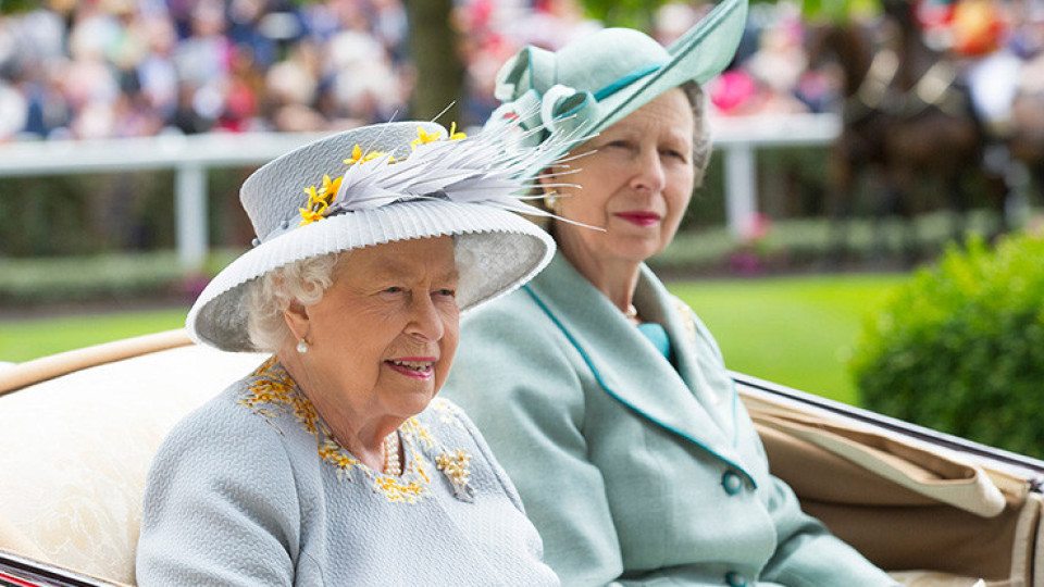 Юбилеят на Елизабет II гълта милиард паунда | StandartNews.com