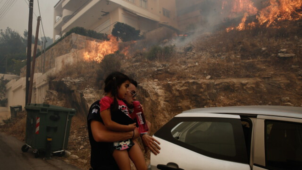Пожарите в Гърция започнаха. Ад край Атина | StandartNews.com
