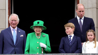 Трима бъдещи крале прибраха Елизабет ІІ от балкона