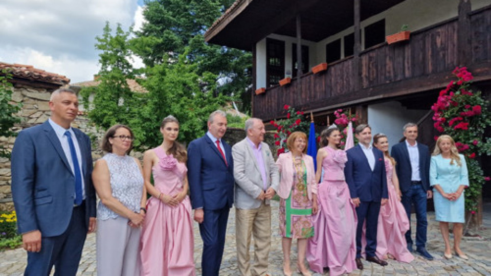 Кметът на Казанлък се срещна днес с гостуващите на Празник на розата 2022 представители на побратимени градове | StandartNews.com