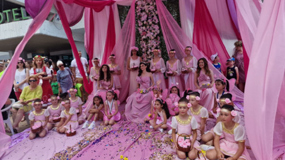 Изобилие от цветове, аромати и емоции на кулминацията на 119-ия Празник на розата в Казанлък | StandartNews.com