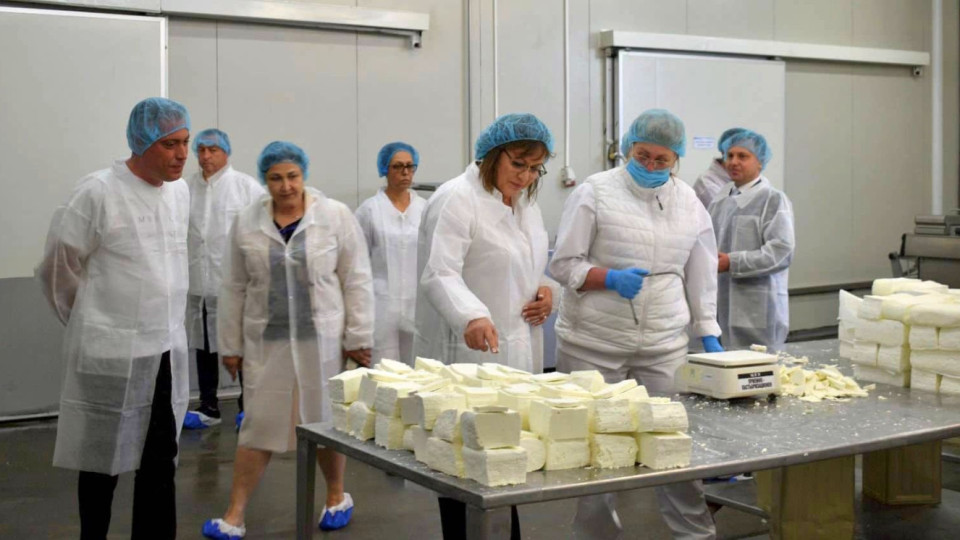 Нинова подслади сиренето за служители в държавна фирма | StandartNews.com