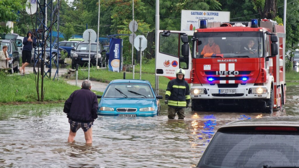 Враца под вода! Поройни дъждове блокираха града и околността | StandartNews.com