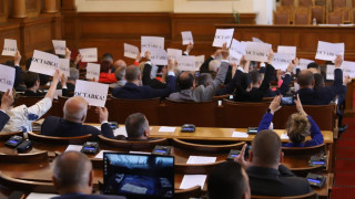 ГЕРБ внасят вот на недоверие срещу Петков, мотивите са убийствени