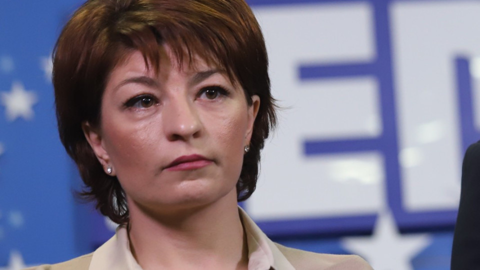 Деси Атанасова отвърна на Хазарта: И тя изкара снимка | StandartNews.com