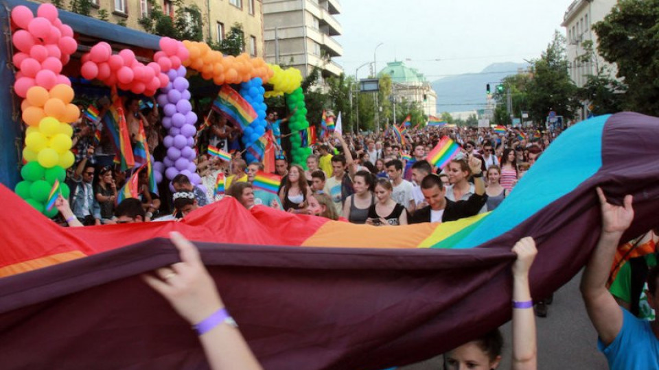 ВМРО скочи на гей парада. Марш в защита на семейството | StandartNews.com