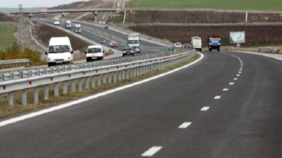Къде отиват? Камиони превозват танкове по магистрала "Марица" ВИДЕО | StandartNews.com