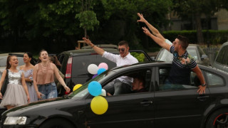 Абитуриенти трябва да плащат сами здравните си осигуровки през лятото