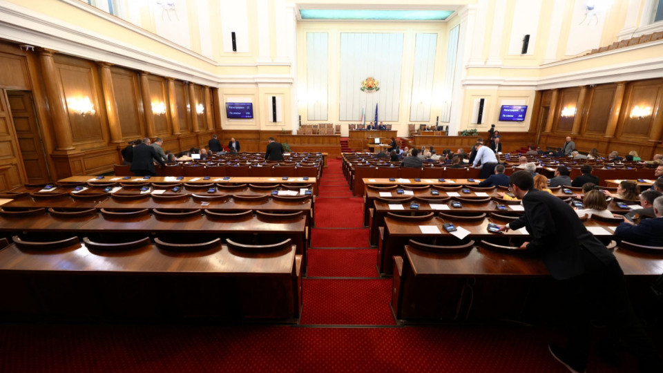 Липса на депутати пак прецака заседанието на парламента | StandartNews.com
