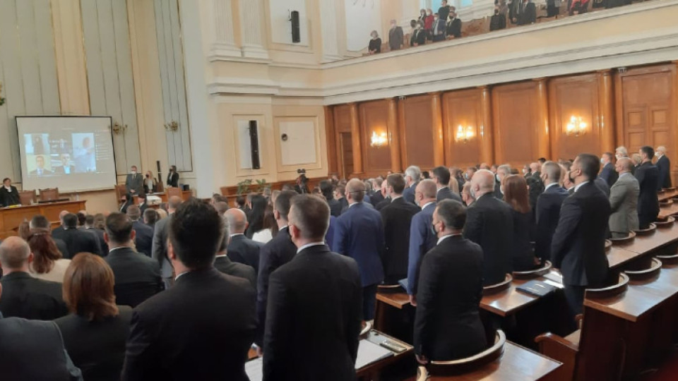Цирк! Сиромахов каза какво чака депутатите, които не работят | StandartNews.com