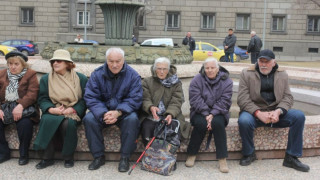 Партиите се карат, пенсионерите печелят