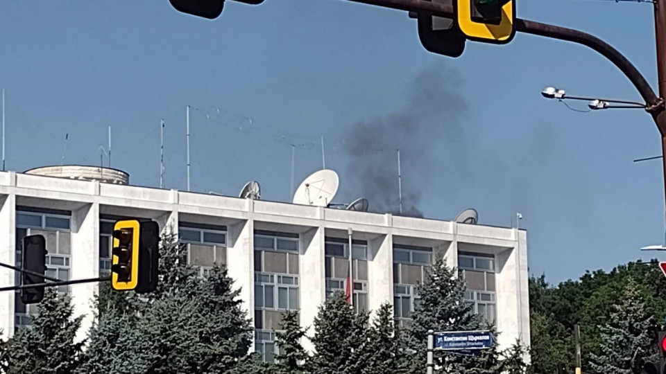 Черен дим над руското посолство | StandartNews.com