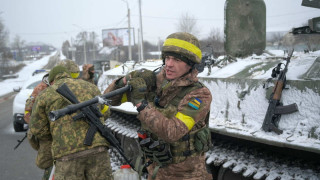 Вашингтон и Лондон започнаха да сипят милиардите в Украйна