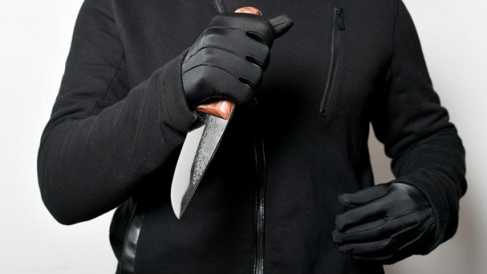 Мъж е бил намушкан с нож след бой в заведение | StandartNews.com