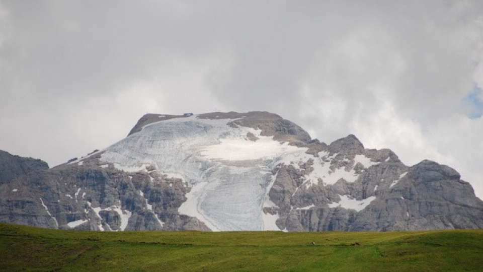 Кръв и паника в италианските Алпи. Жегите отчупиха вековен ледник | StandartNews.com