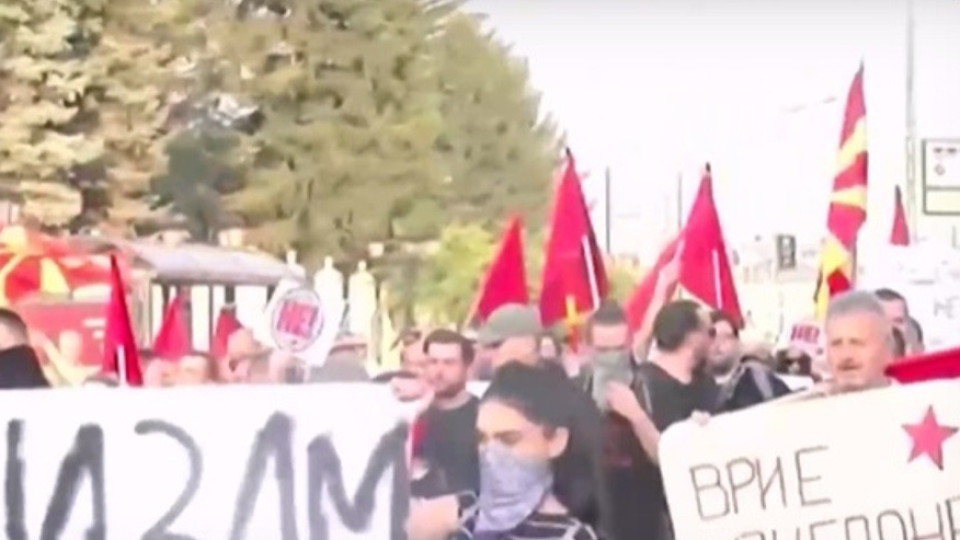 В Скопие тотално полудяха! Какво крещят по улиците | StandartNews.com