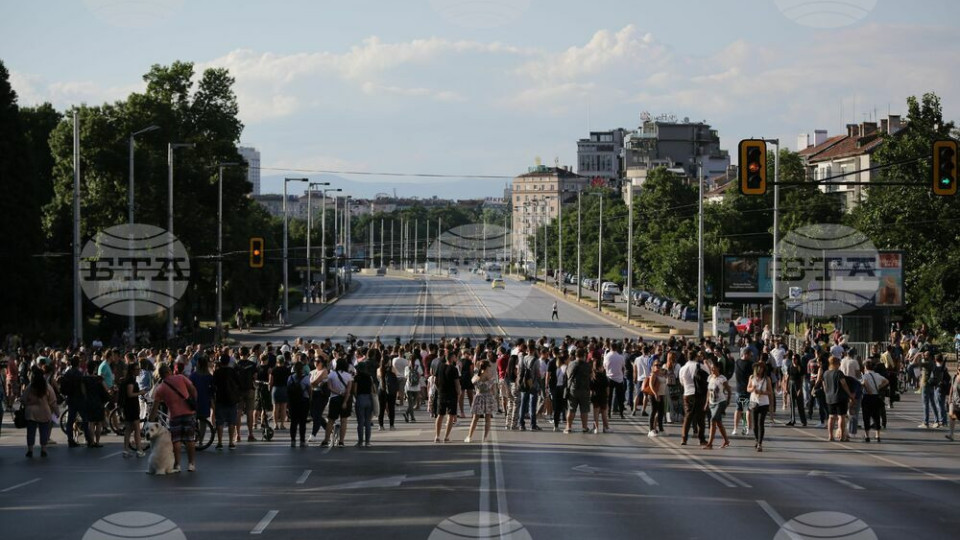 Срещу войната по пътищата - десетки на протест в София | StandartNews.com