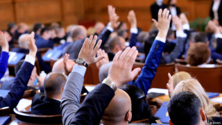 Парламентът подкрепи два законопроекта за Плана