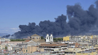Рим гори! Черен пушек задушава квартали на столицата