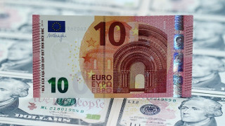 За първи път от 20 г.: Лоши новини за еврото, опасно близо до долара