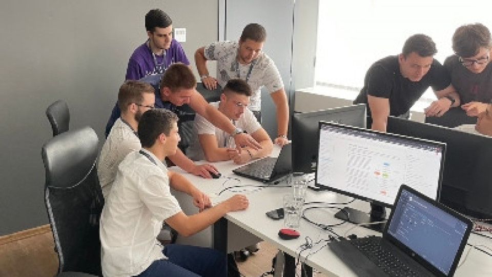 32-ма ученици от област Стара Загора стартират стаж в IT сектора | StandartNews.com