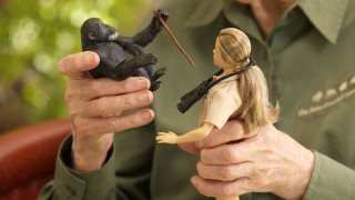 Направиха уникална кукла Барби, дадоха й шимпанзе (СНИМКИ)