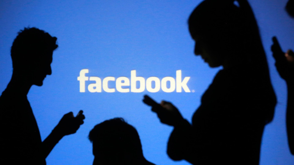 Facebook ще позволява на хората да имат до пет профила | StandartNews.com