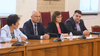 Нинова ще ухажва хората на Слави в сряда