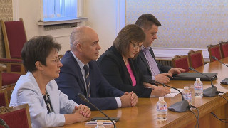 Нинова събира актива на БСП, решават да върнат ли мандата