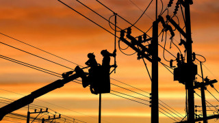 Компенсациите за скъпия ток продължават още два месеца