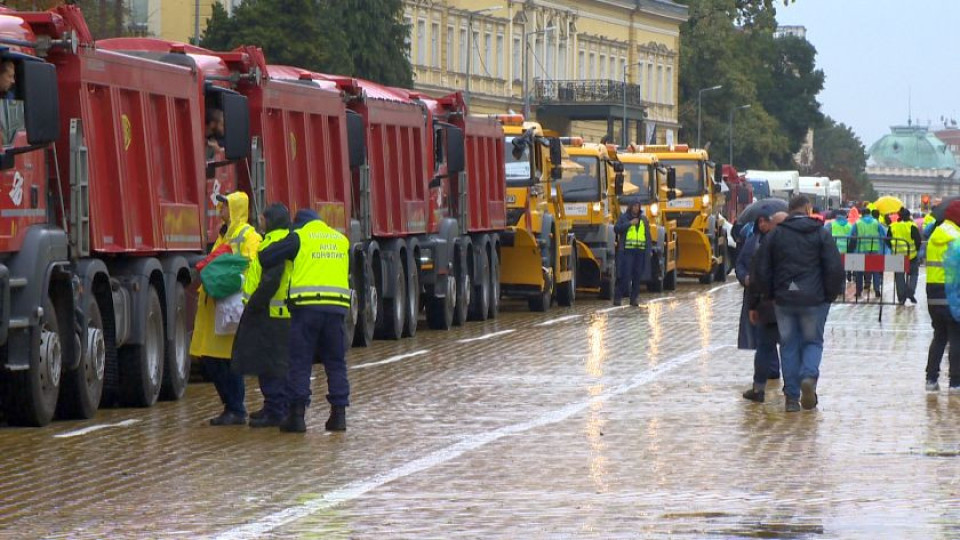 Протест на пътни строители блокира ключови места из България | StandartNews.com