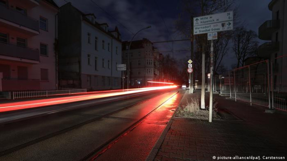 Берлин остава на тъмно. Гасят лампите на паметници | StandartNews.com