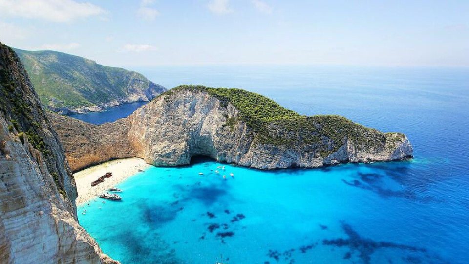 Възможно ли е? Драма с плажовете в Гърция | StandartNews.com