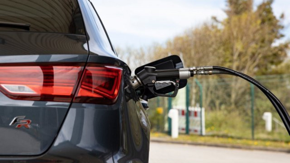 Пълен обрат! Ето кое стана най-скъпото гориво у нас | StandartNews.com