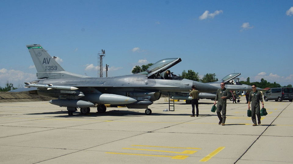 Посланик проговори за изтребителите F-16 - приятна изненада | StandartNews.com